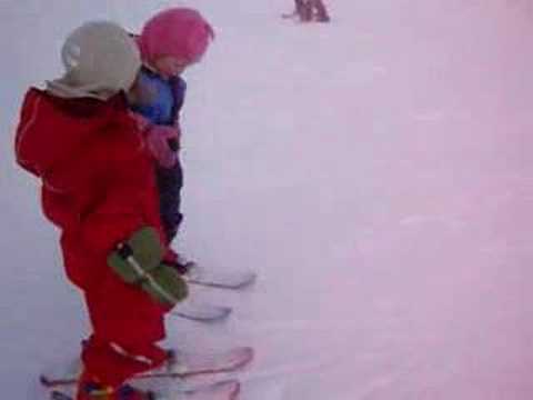 Þórey Anna and Lilja Anna skiing in Iceland