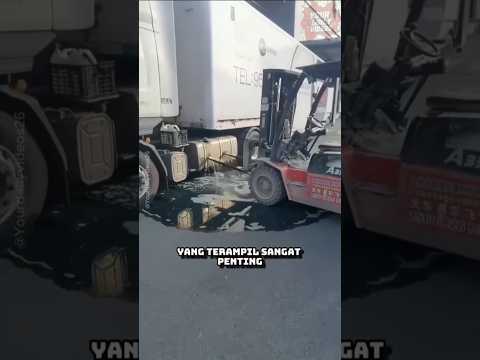 Operator forklift pemula vs pro! #shorts #faktaunik