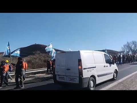 Mineros de El Aguilar pasando San Roque, rumbo a la capital jujeña!!!