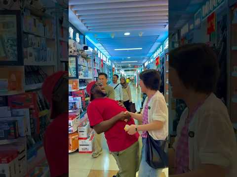 MWIJAKU APAGAWA NA MCHINA HUYU KUONGEA KISWAHILI VIZURI.....