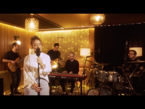 Flaviana Borges - Scars to your beautiful (Alessia Cara cover) Live Session 3/3