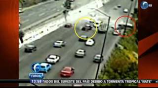 preview picture of video 'Accidente Insurgentes Norte Ciudad de Mexico, vista por camara de seguridad del D.F.'