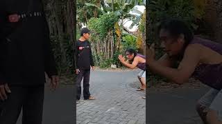 Download lagu thugs make mistake of extorting powerful people #shorts mp3