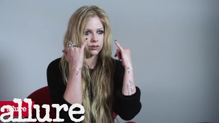 Avril Lavigne&#39;s Signature Smoky Eye