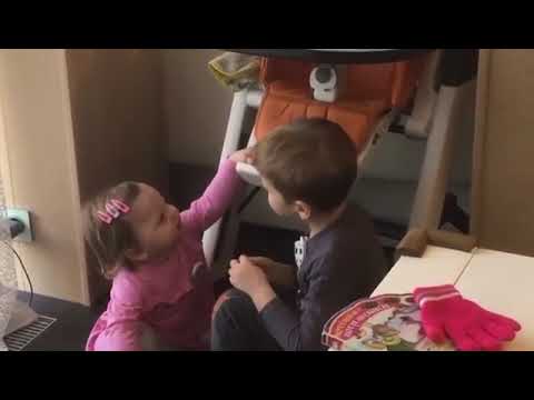 6-летний сын Сергея Лазарева, Никита учит говорить свою 2-летнюю сестру Аню