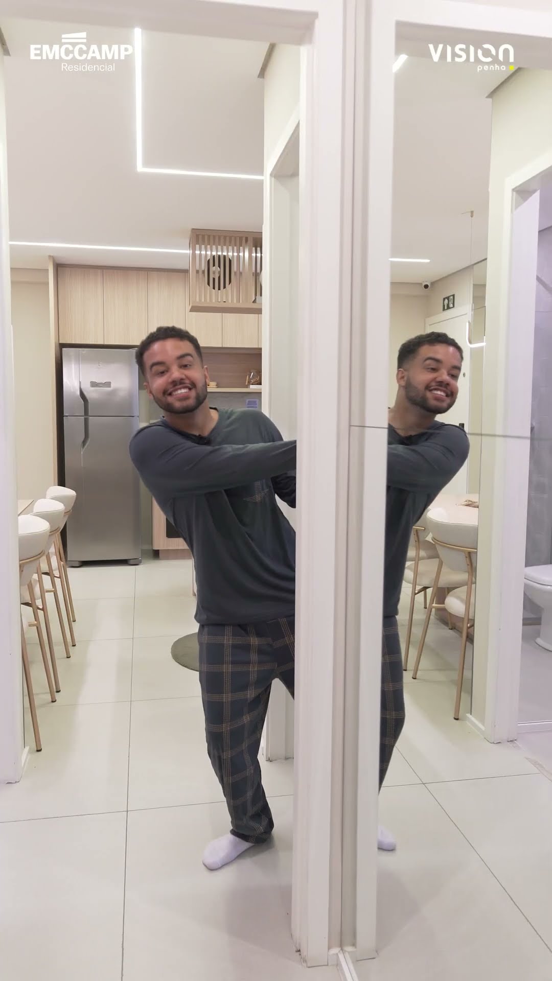 Como é viver em um apê Emccamp? Tour pelo decorado do Vision Penha