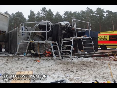 Hilfeleistung: VU-LKW / BUS auf der BAB 13 - Bestensee - Groß Köris am 23.01.2016