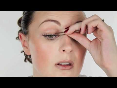 HOW TO APPLY FALSE LASHES