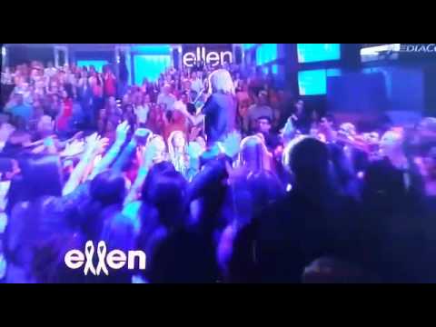 download lagu mp3 mp4 Taylor Swift Out Of The Woods Ellen, download lagu Taylor Swift Out Of The Woods Ellen gratis, unduh video klip Taylor Swift Out Of The Woods Ellen
