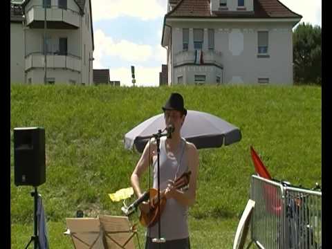 2017-06-10 Gegen Bundeswehr beim Hessentag, Rüsselsheim, Musik mit Rüdiger Lameng 3