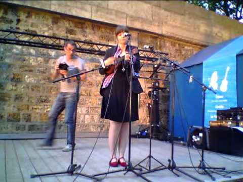 Paris plage 3 Ukulele Boudoir 5 aout 2010 - Agathe