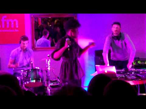 Bonjay - Jamelia (Caribou cover) live at Great Escape 2011