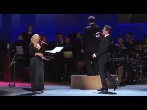 Christina Aguilera & Seth MacFarlane - New York, New York (Sinatra:Voice for a Century)