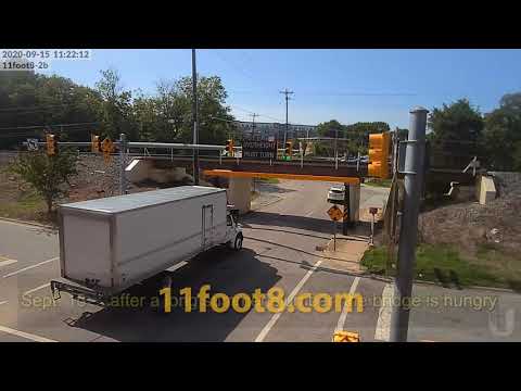 11foot8+8 2020 crash compilation