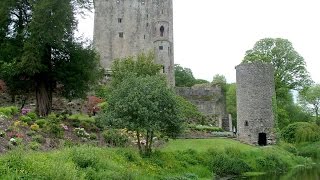 preview picture of video 'Kissing the Blarney Stone at Blarney Castle'