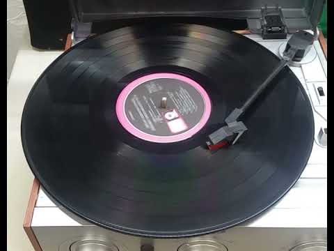 Roy Clark "The Tips of My Fingers"