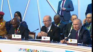 En sa qualité de représentant du Président de la République, le Premier Ministre prend part aux travaux de la 2e journée du Sommet Russie-Afrique à Saint Pétersbourg