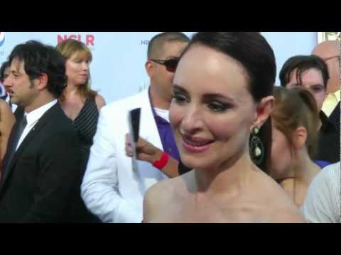 Madeleine Stowe's Favorite Spanish word is...? | Alma Awards | Entretenimiento
