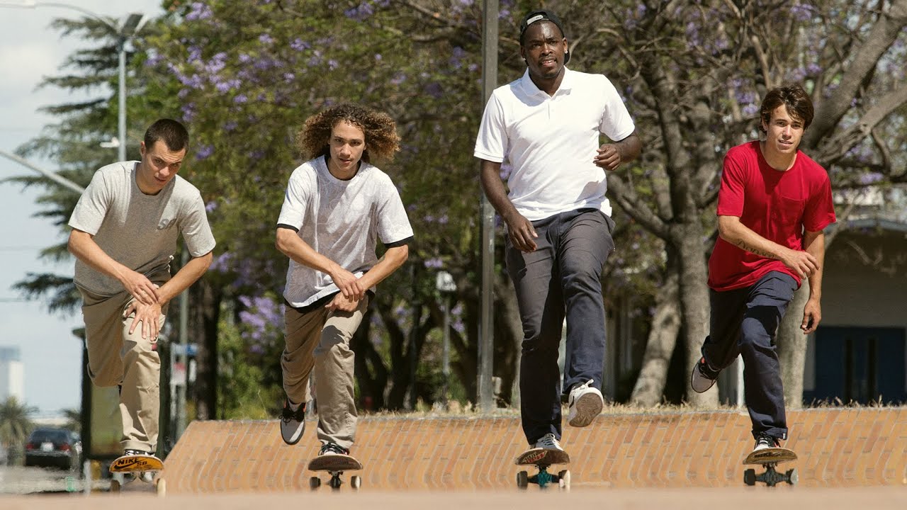 Sean Malto anima a los skaters a patinar durante el 'Go Skate Day'