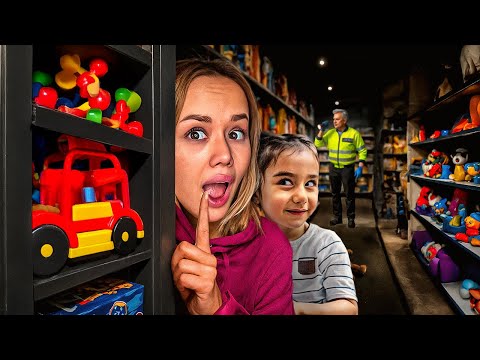 GECE GİZLİCE OYUNCAK MAĞAZASINDA KALMAK !? | Gamze Karta Öykü Karta