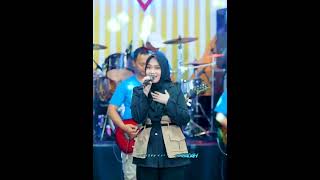 Download lagu Nazia Marwiana ft Ageng Music - Sajadah Merah mp3