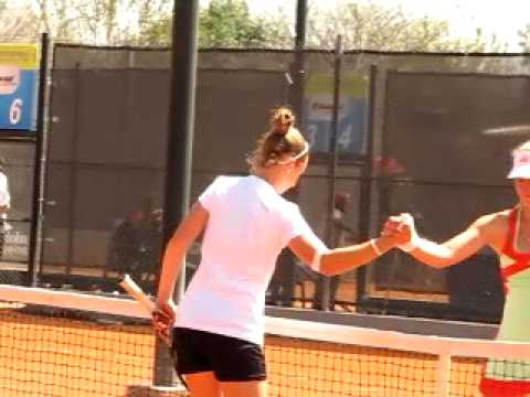 ASI FESTEJABA LA PEQUE SU PASE A CUARTOS DE FINAL - ITF ARG 8 - INES GORROCHATEGUI TENNIS ACADEMY