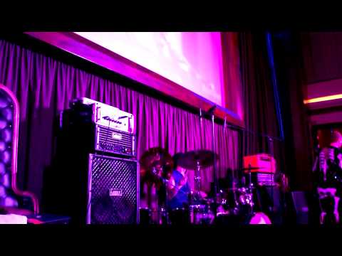 HOWARD MOOD Red Hot Chili Peppers Tribute - Dani California [RHCP Cover Band]