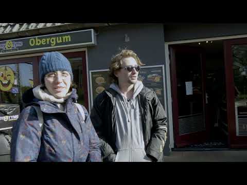 Winsum , filmisch portret van een levendig dorp.