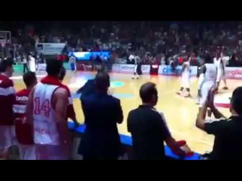 Varese vince e Pozzecco impazzisce di gioia