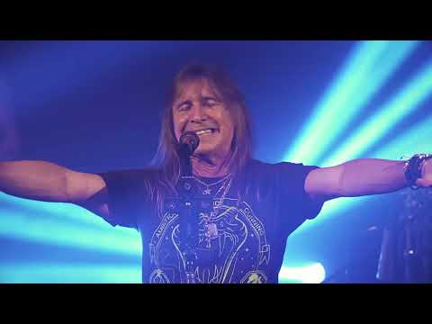 ADRIÁN BARILARI - Y LAS SOMBRAS QUEDARÁN ATRÁS