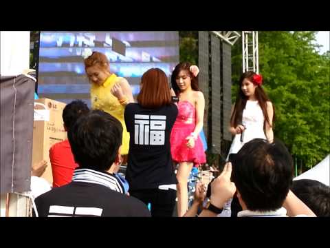 130525 TTS going off stage