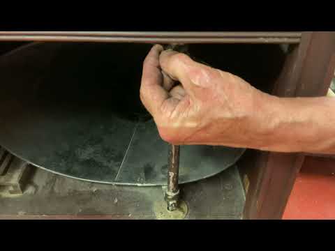 1661.  Setting the reproducer height on an Edison diamond disc phonograph. ￼