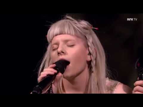 Videoclip de Nature Boy (Acoustic) — AURORA