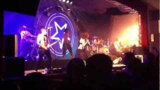 Shaka Ponk - "Brunette Localicious" - (Live in Bizanos - 64)