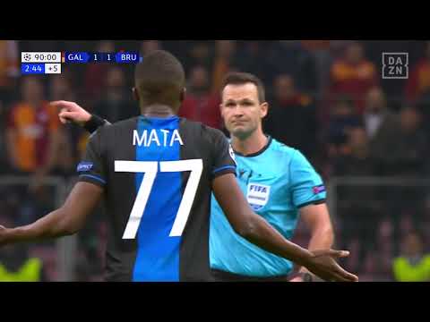 Verrückte Schlussphase: Ausgleich, Doppelrot und eine kaputte Eckfahne | DAZN