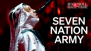 Download lagu Twenty One Pilots Cover The White Stripes 'Seven Nation Army' | Rock Hall 2025 Induction mp3