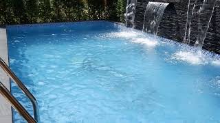 สระว่ายน้ำ สระสปา มีเครื่องว่ายทวนกระแส มีม่านน้ำ สวยหรู ไฮโซ เป็นที่ชื่นชมของผู้มาเยือน สระว่ายน้ำ สระสปา มีเครื่องว่ายทวนกระแส มีม่านน้ำ สวยหรู ไฮโซ เป็นที่ชื่นชมของผู้มาเยือน