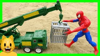 Ô tô cần cẩu, siêu nhân nhện Spiderman giải cứu các con vật | Kid studio Đồ chơi trẻ em