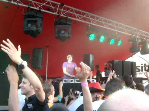 Luminosity Beach Festival 2010 Day 1 - Super8 & Tab / Artento Divini