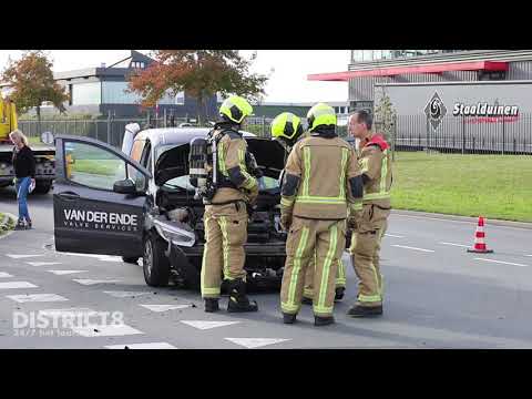 Bestuurder van busje gewond bij aanrijding Honderdland Maasdijk