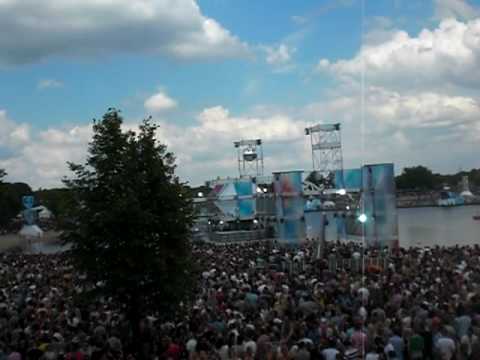 Dennis Ferrer - Hey hey @ Extrema Outdoor 2010 (1/7)