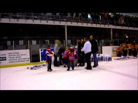 Jelgavas LSS U10 saņem godalgu par izcīnīto 6.vietu. Riga Cup 2011