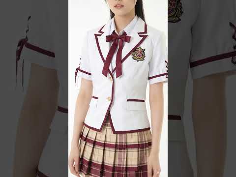 白色外套紅褐多層短裙