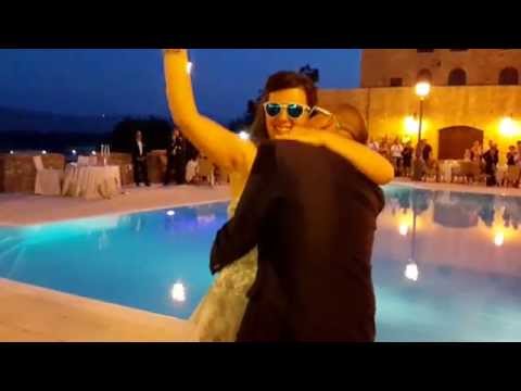 ENTRATA SPOSI DIVERTENTE AL RISTORANTE - CASTELLO DI SEPTE - MUSICA MATRIMONIO FRANCESCO BARATTUCCI