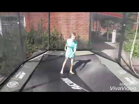 Comboja trampoliinilla!:)