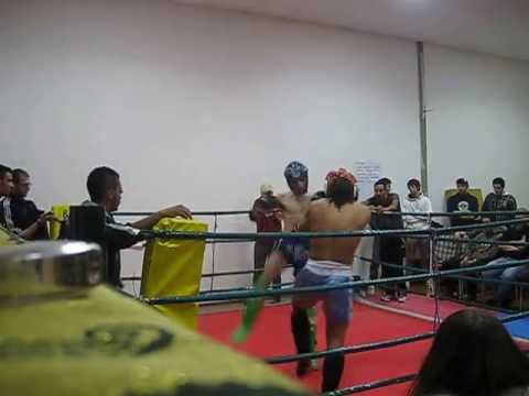 Robert Wiley (The Black Rasta Monster) VS Beppe 2012 muay thai fight