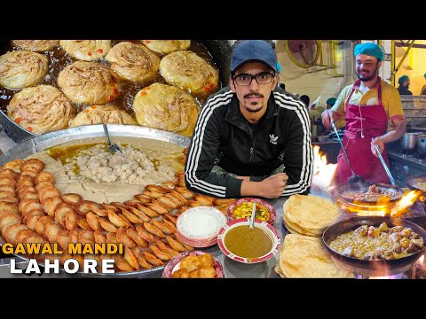 75 YEARS OLD LAHORI NASHTA, Butter Chicken Karahi - Pakistani Street Food in Lahore ft realme Video