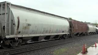 preview picture of video '[HD] CSX Mixed Manifest Train Q427 at Palmer, MA'