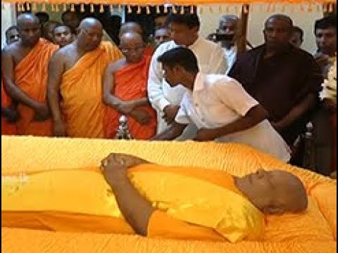 President pays his respect to Ven.Bellanwila thero (English)