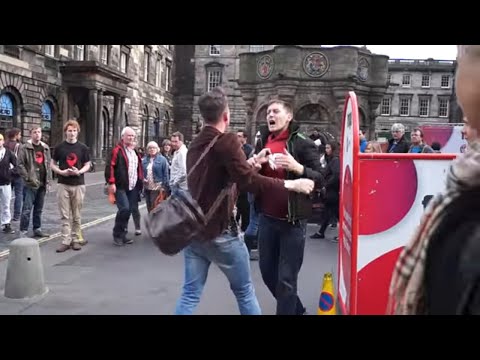 Man Gets His Wallet Back From a Pickpocket at the Edinburgh Fringe